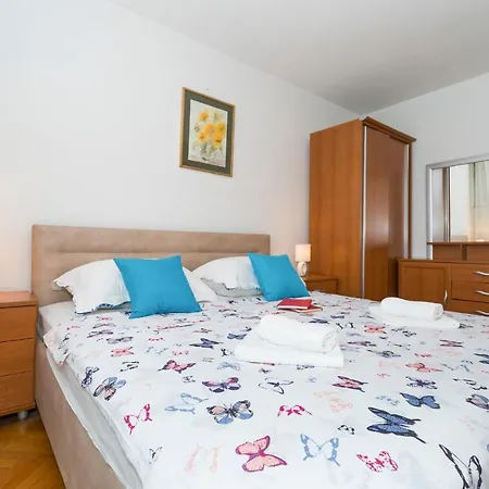 Apartment Near Center With Balcony With The Sea View